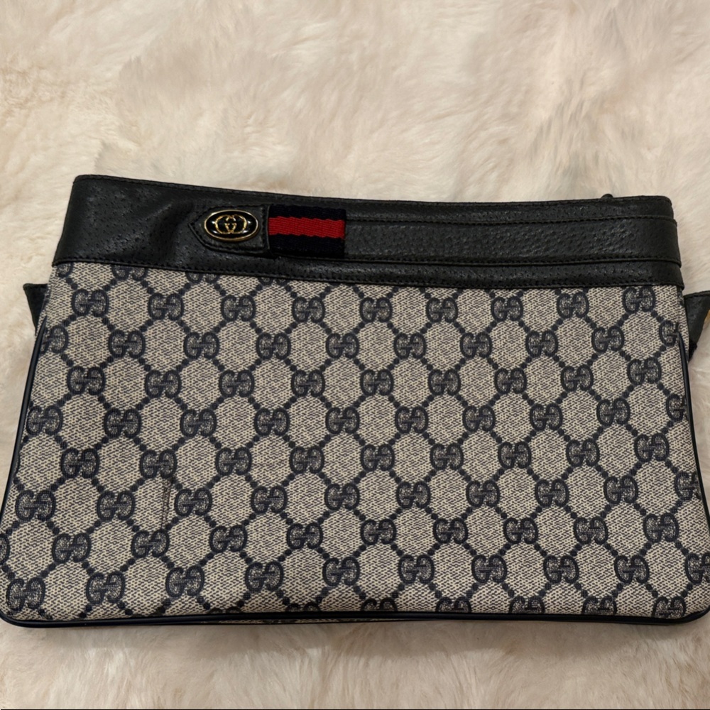 Vintage Authentic Gucci 
Navy and Cream Monogram Clutch